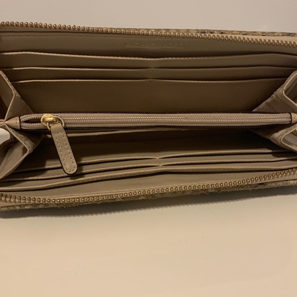 Michael Kors Snake Print Wallet - Picture 4 of 6